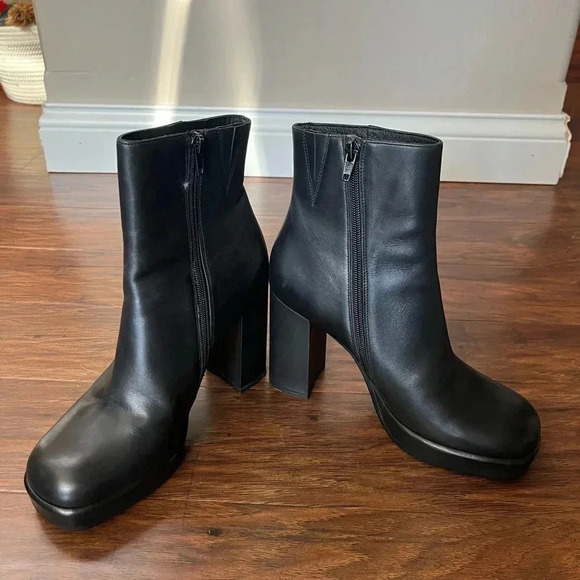 Jeffrey Campbell Black Leather Boots/Booties-NWOT Size 8.5 - Picture 4 of 12